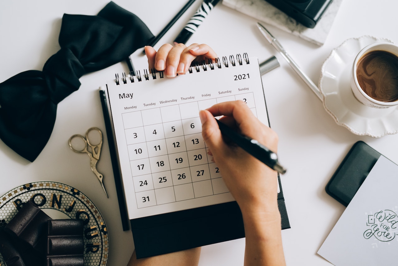Everyday Blessing: COUNTING THE DAYS (MENGHITUNG HARI)
